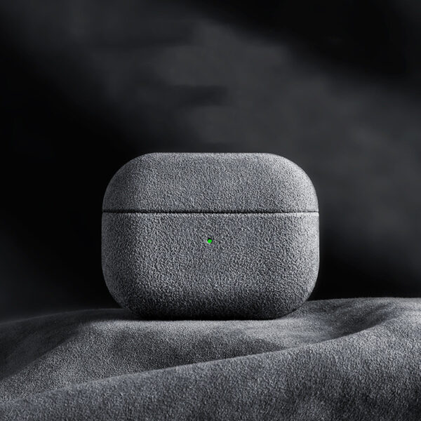 1106a78c-5c0d-4da2-a866-1e6499d1c611.jpg Suede AirPods Pro 2 Case – Plush Clamshell Cover in 6 Colors
